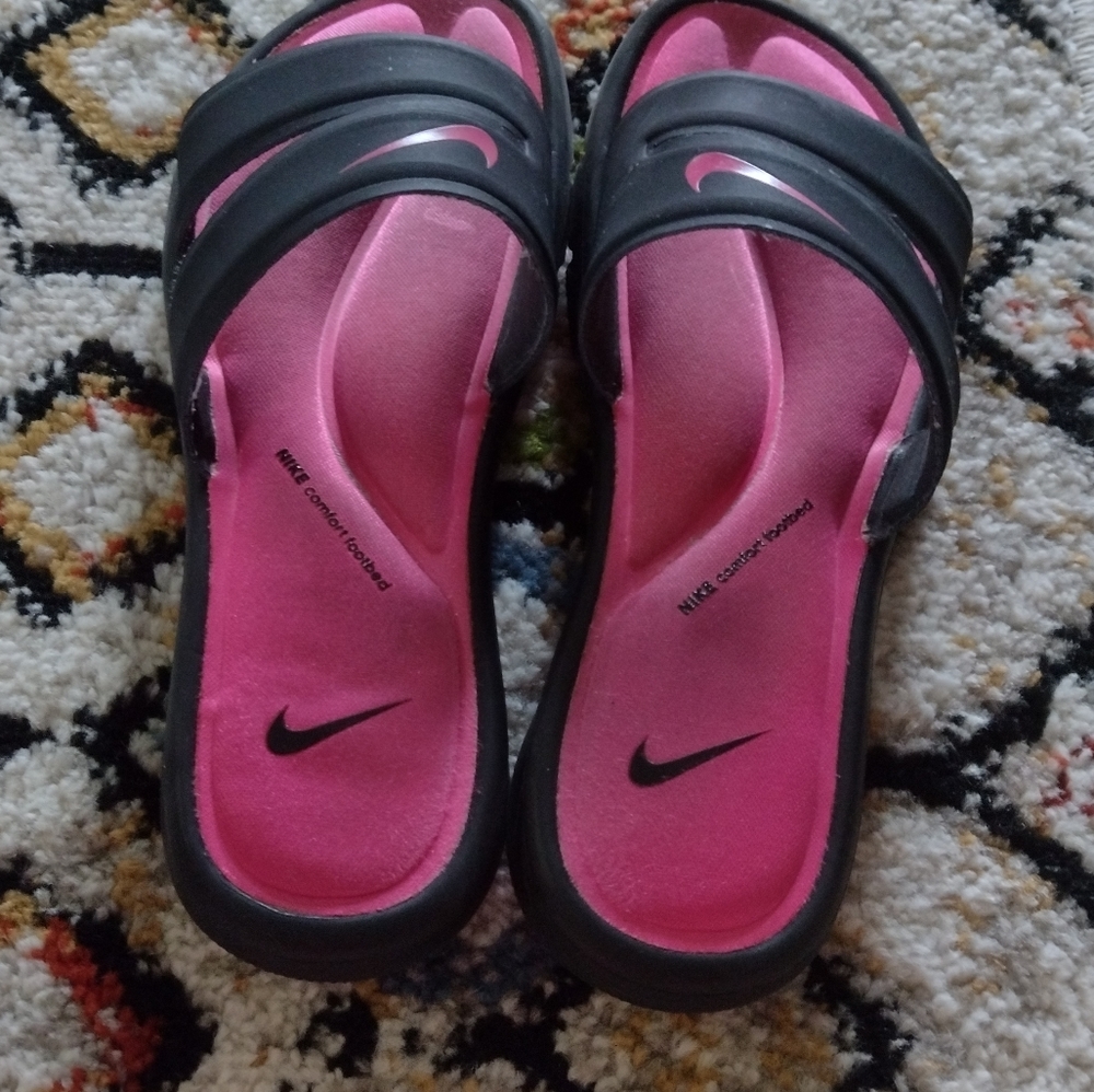 Gently Used Women's Nike Memory Foam Slides. - image 4